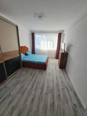 Inchiriez apartament cu 3 camere
