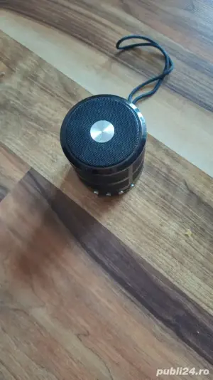 vând boxa portabila este stare foarte buna funcționare 