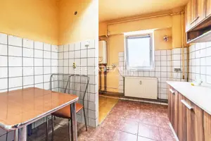 Apartament spațios 3 camere, central - imagine 2