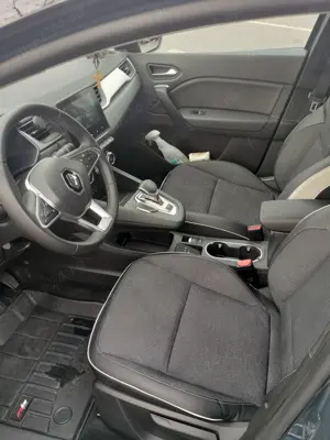 Renault Captur plug in - imagine 4