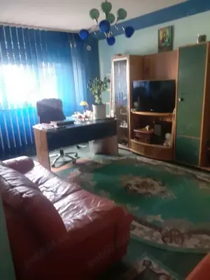 Vând două apartamente legate în Tecuci cu spațiu comercial