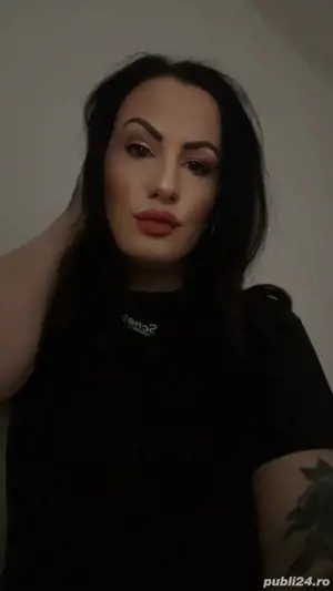 Transexuala reala ofer si show web!