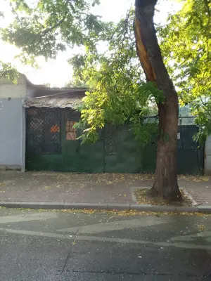 Vînd  2 camere curte   (garsoniera + camera stradală + teren  curte) -45 mp   - imagine 2