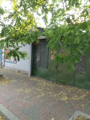 Vînd  2 camere curte   (garsoniera + camera stradală + teren  curte) -45 mp   - imagine 3