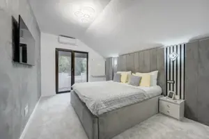 Vila cu piscina - Drumul Taberei - Prelungirea Ghencea - str Maracineni 