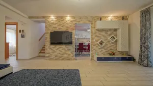 Casă modernă și spațioasă în cartierul Izvor ideală pentru o familie! - imagine 13