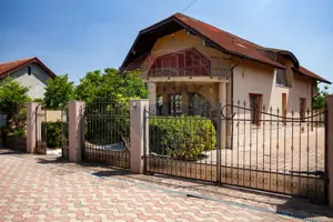 Casă modernă și spațioasă cu piscină,saună și sală de fitness – Pecica