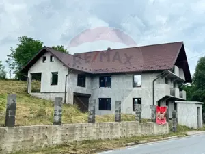 Casă / Vilă cu 7 camere de vânzare