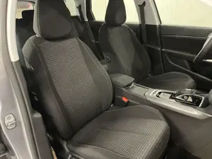 Peugeot 308 - imagine 9
