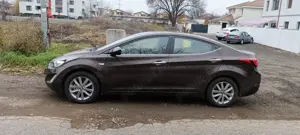 Vând Hyundai Elantra impecabilă.