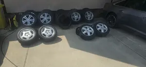 Vand anvelope cu jante 4000 lei toate