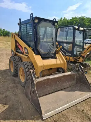 Miniincarcator caterpillar 