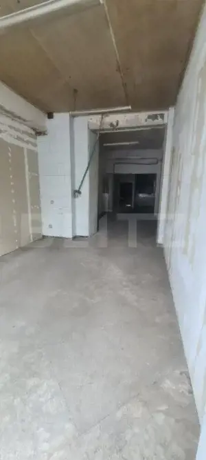 Spatiu comercial cu vad pietonal mediu, 195 mp - imagine 2