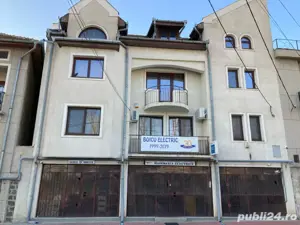 Casă de vânzare Lugoj 2etj+ mansarda la parter 2 magazine deja inchiriate