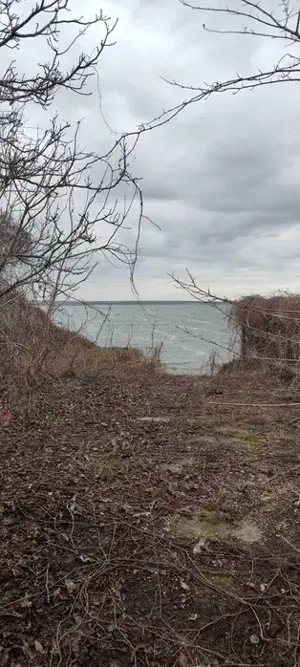 VAND casa cu teren in mijlocul orasului Navodari PE MALUL LACULUI !!!