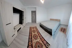 PĂCURARI la bulevard (vis-a-vis de BCR),proprietar,inchiriez apartament cu 1 cameră, decomandat.
