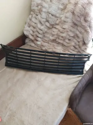 Grila centrala bara fata Renault Scenic III