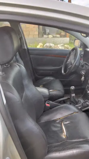 Toyota Avensis Benzină 2004 - imagine 4