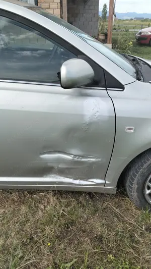 Toyota Avensis Benzină 2004 - imagine 8