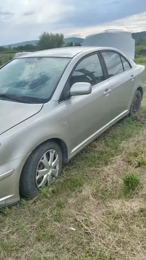 Toyota Avensis Benzină 2004