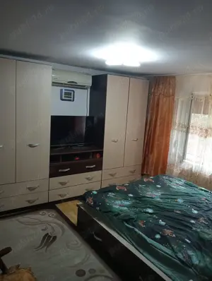 Casa 4 camere,curte,garaj și foisor