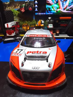 Masina drift cu radiocomanda