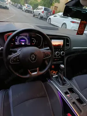 Vând autoturism Renault Megane, an fabricație 2022, culoare Roșu