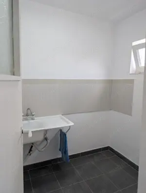 Vând garsoniera in Targoviște, str. Laminorului.