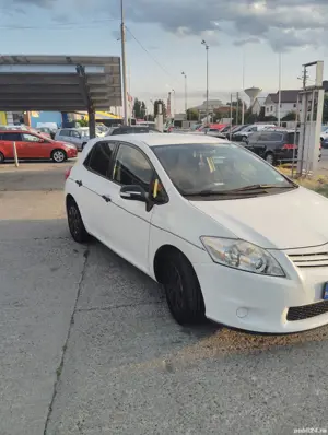 Vand Toyota Auris - imagine 2