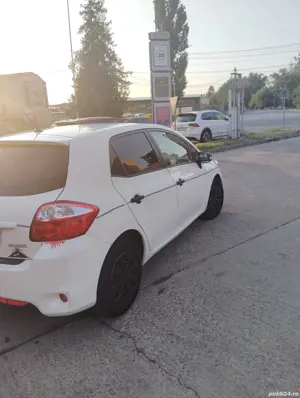 Vand Toyota Auris - imagine 3