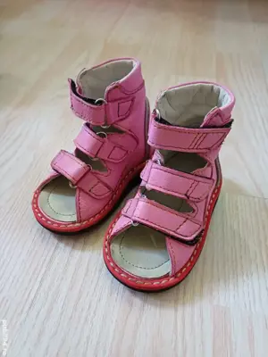 Sandale ortopedice cu supinație și talonet 