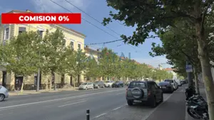 Apartament CENTRAL, tavan de peste 3m, URANIA! Parcare in curte! Boxa!