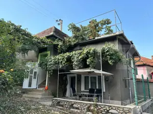 Casă spațioasă de vânzare în Rășinari, Sibiu – 4 camere, pivniță, demisol, curte