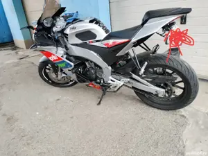 dezmembrez Aprilia 125  - imagine 4