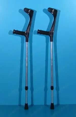 Carje cu sprijin pe antebrat aluminiu