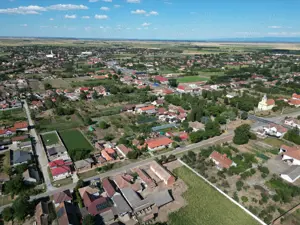 Casă cu teren de 2171 mp, zona centrală Șimand - imagine 12