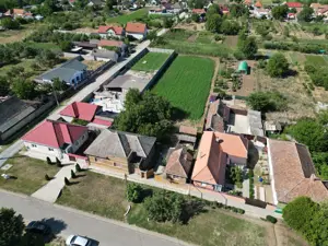Casă cu teren de 2171 mp, zona centrală Șimand - imagine 9