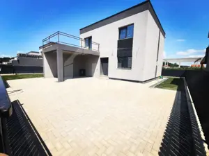 Casa individuala, 4 camere, 3 bai, 400 mp teren