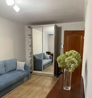 De inchiriat un apartament cu 2 camere in zona Complexului