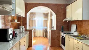 Casa individuala 5 camere I Posibil spatiu comercial I 300 mp I Parcul Lacul Tei - imagine 4 Casa individuala 5 camere I Posibil spatiu comercial I 300 mp I Parcul Lacul Tei - imagine 4