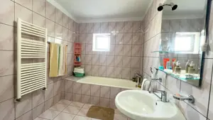 Casa individuala 5 camere I Posibil spatiu comercial I 300 mp I Parcul Lacul Tei - imagine 8 Casa individuala 5 camere I Posibil spatiu comercial I 300 mp I Parcul Lacul Tei - imagine 8