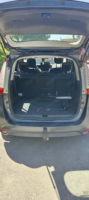 Renault Megane Grand Scenic  - imagine 9