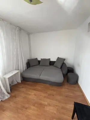 O camera mare libera in apt 3 camere Mircea pentru baiat