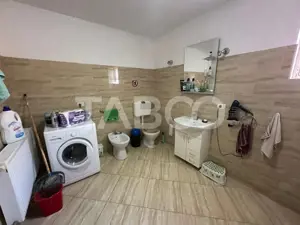 Casa noua 3 camere 300 mp anexe teren liber 1550 mp Margineni - imagine 14