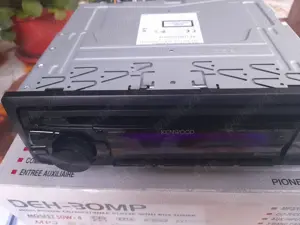 Casetofon Kenwood cu Bluetooth