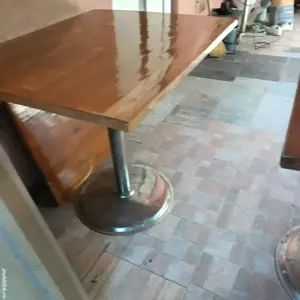 Vând două mese de terasă 