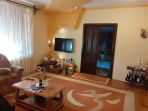 Ag EUROPA vinde casa individuala 6 cam. si teren 5 ari în Titulescu.