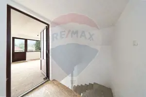 Vilă cu 3 camere de vânzare în Sacele - imagine 13