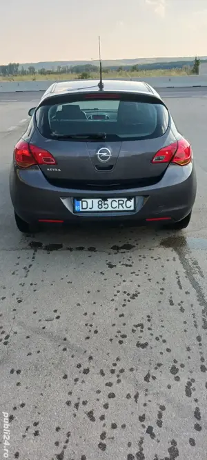 Schimb sau vand  Opel Astra J 1.4 benzină , 2010 , 140 000 km reali Carvertical  - imagine 4