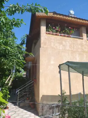 Casa deosebita cu etaj, 4 dormitoare, curte, garaj, beci, utilitati - imagine 6